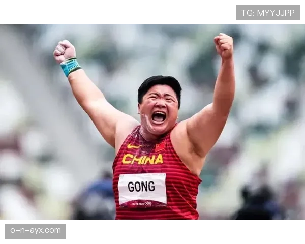 冯彦哲场上像猛兽，场下一秒变成会买名牌包的精致男友